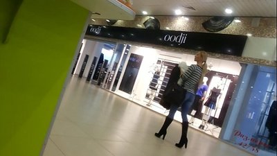 Gà mát mẻ trong siêu thị.